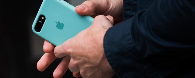 iPhone сможет принимать банковские карты без использования терминала